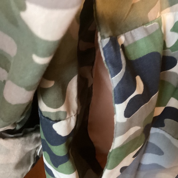 Fun feminine camo utility jacket GAP LARGE New, no tags. - Picture 4 of 6